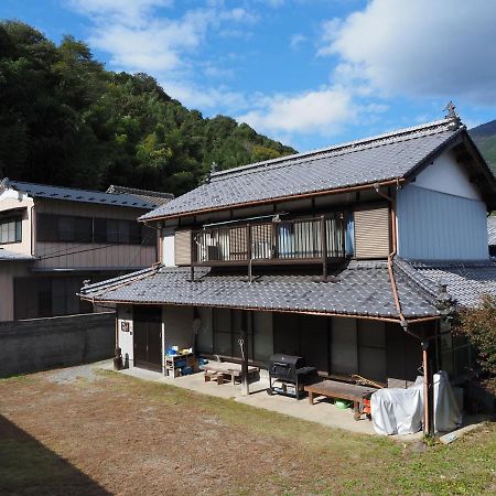 四国旅行のhub拠点 古民家ゲストハウス Heso Camp Miyoshi  Exterior photo