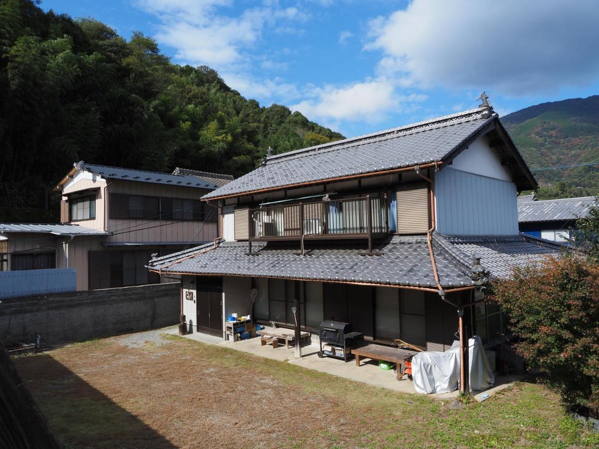 四国旅行のhub拠点 古民家ゲストハウス Heso Camp Miyoshi  Exterior photo